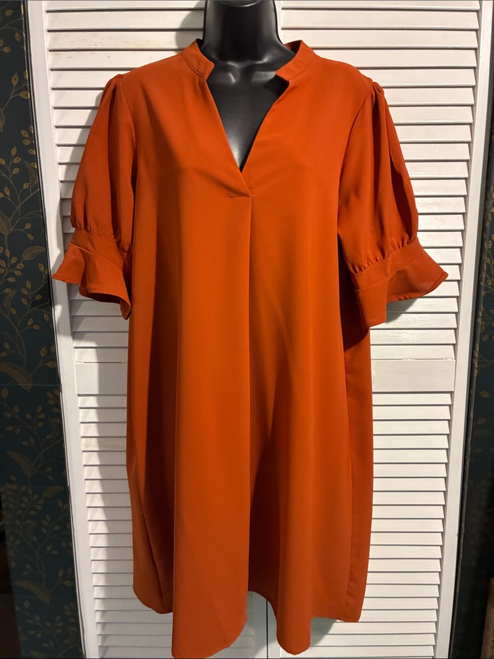 Elegant Rust Midi Shift Dress with Notch Neck